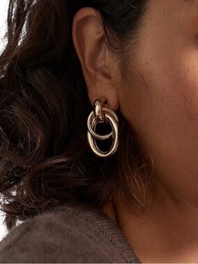 New! Gold Interlock Loop Earrings (1029) NWOT
